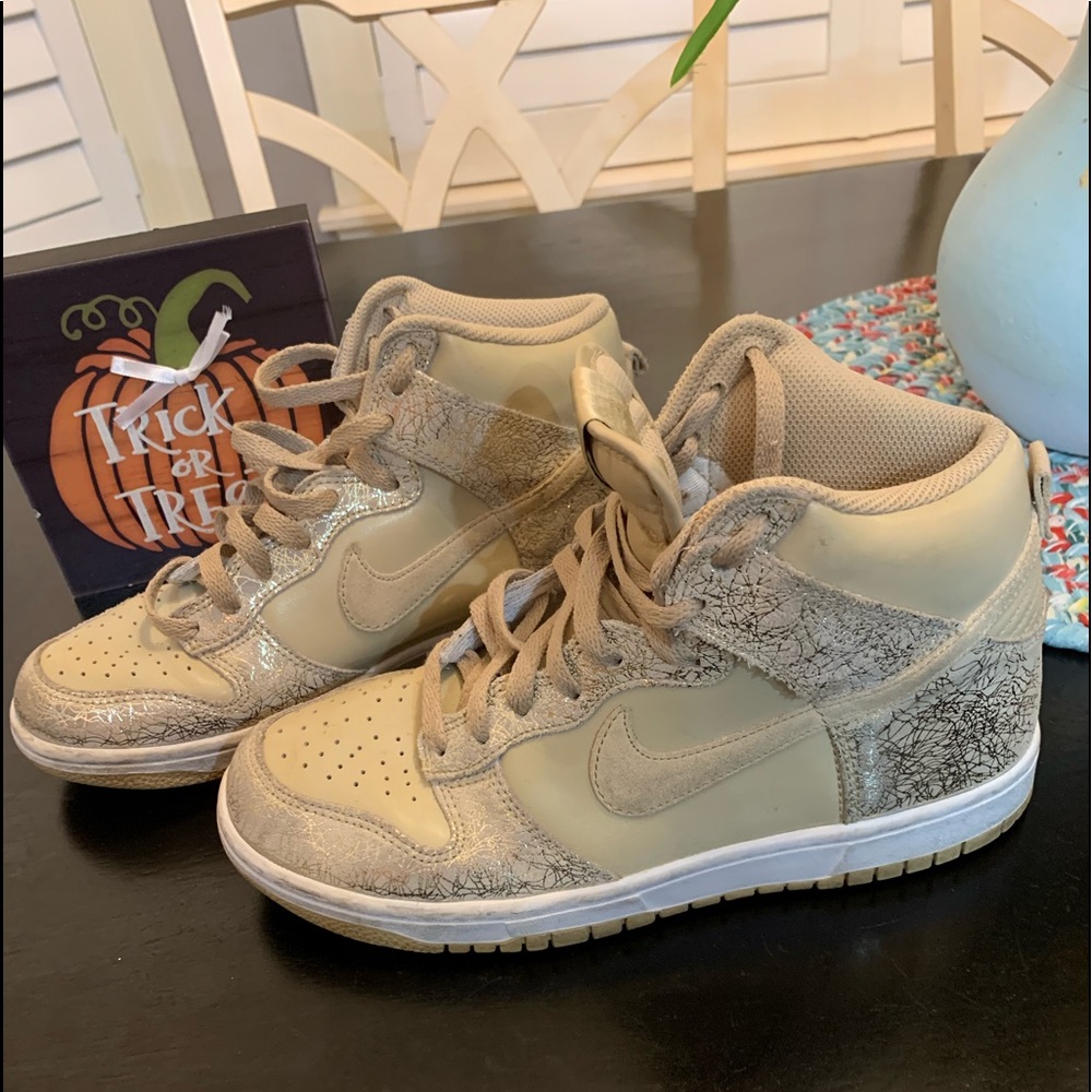 Nike high tops in size 8.